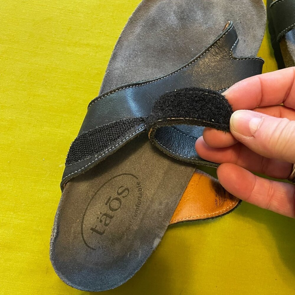 Taos Lola Lightweight Black Leather Adjustable Instep Thong Sandal Size 36 - Picture 6 of 8